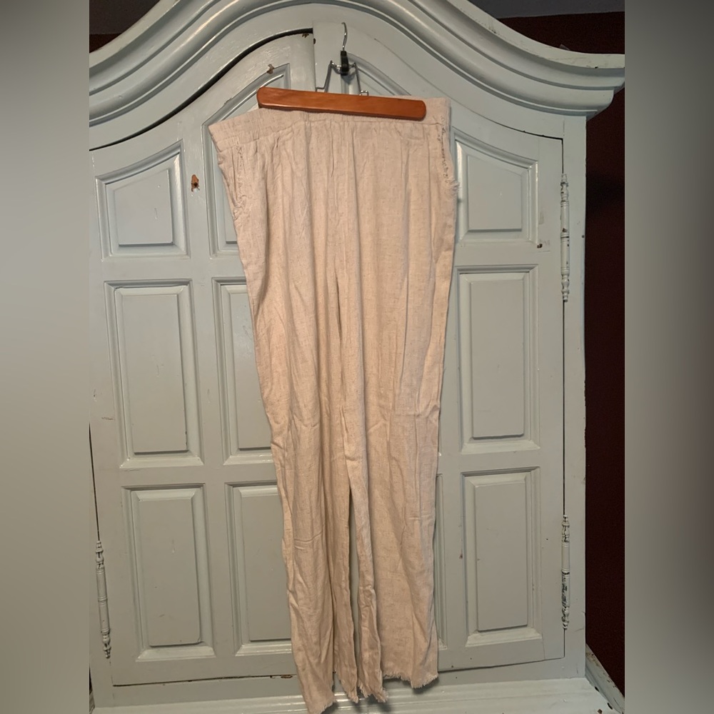 Frayed hem and pocket Capri pant size L